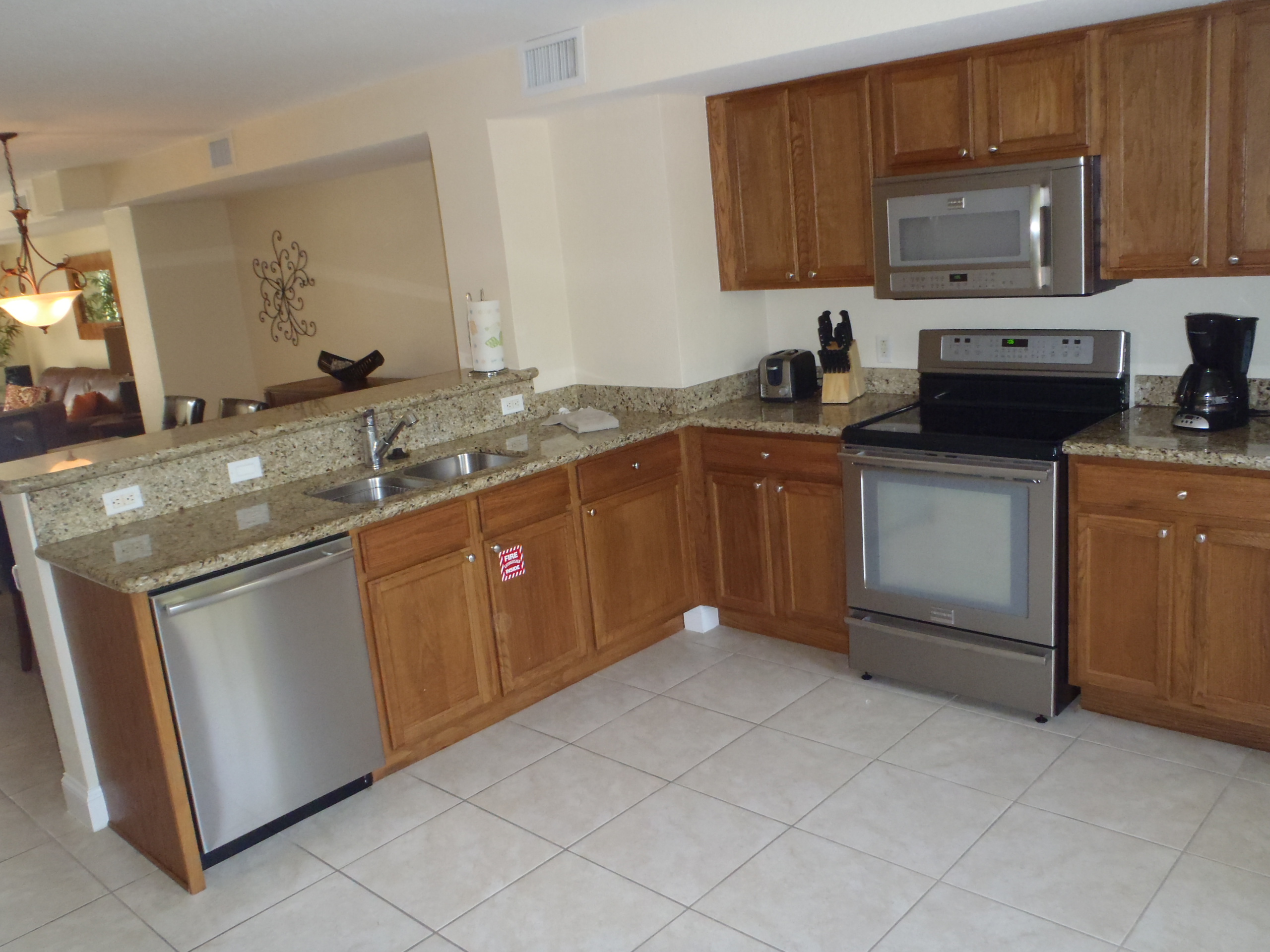 704Kitchen.JPG